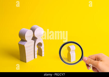 Wooden figures of a man and a woman with a void inside the body in the form of a child. Infertility in a couple. Loss of a single child. Medical probl Stock Photo