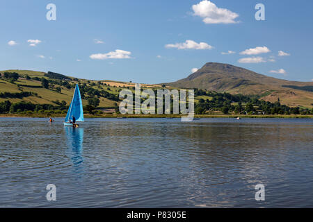 A sailing dinghy on Lake Bala, or Llyn Tegid in Gwynedd, mid Wales, UK. Stock Photo
