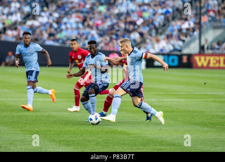 New York, USA. 8th July, 2018. Alexander Ring (8) of NYCFC controls ball during MLS regular game against New York Red Bulls at Yankee Stadium Credit: lev radin/Alamy Live News Stock Photo