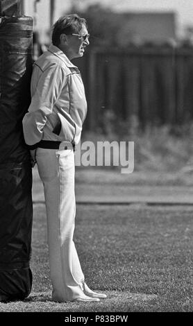 Santa Rosa, California, USA. 10th Aug, 1982. Oakland Raiders training camp August 10, 1982 at El Rancho Tropicana, Santa Rosa, California. Raiders owner Al Davis. Credit: Al Golub/ZUMA Wire/Alamy Live News Stock Photo