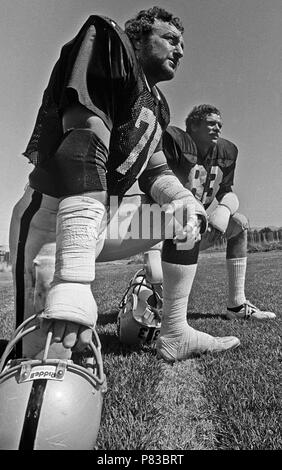 OAKLAND, CA - CIRCA 1970's: Linebacker Ted Hendricks of the Oakland News  Photo - Getty Images