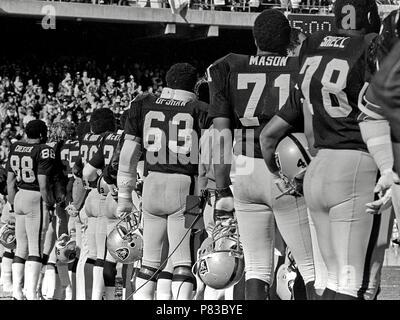 Oakland, California, USA. 7th Dec, 1980. Oakland Raiders vs Dallas Cowboys  at Oakland-Alameda County Coliseum Sunday, December 7, 1980. Oakland Raider  Guard Gene Upshaw and Tackle Art Shell on the bench. Raiders