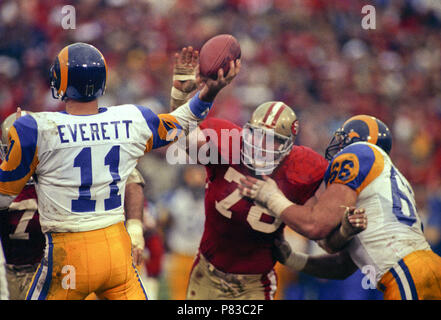 San Francisco, California, USA. 23rd Sep, 1990. San Francisco 49ers vs  Atlanta Falcons at Candlestick Park Sunday, September 23, 1990. 49ers beat  Falcons 19-13. 49er wide receiver Mike Wilson (85) attempts to