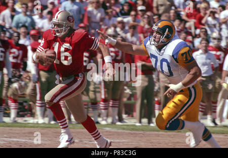 San Francisco, California, USA. 24th Dec, 1989. San Francisco 49ers vs  Chicago Bears at Candlestick Park Sunday, December 24, 1989. 49ers beat  Bears 26-0. San Francisco quarterback Joe Montana Credit: Al Golub/ZUMA