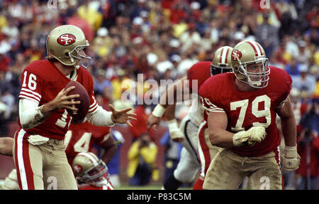 San Francisco, California, USA. 13th Nov, 1988. San Francisco 49ers vs Los  Angles Raiders at Candlestick Park Sunday, November 13, 1988. Raiders Beat  49ers 9-3. San Francisco 49ers quarterback Joe Montana (16)