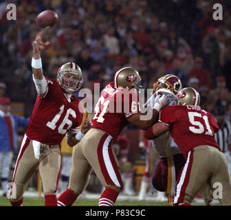 Download Super Bowl-winning quarterback Joe Montana leads the San Francisco  49ers onto the field in 1988 Wallpaper