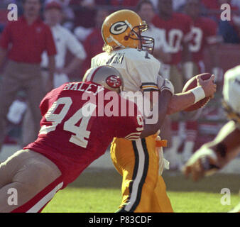 San Francisco, California, USA. 19th Nov, 1989. San Francisco 49ers vs Green  Bay Packers at Candlestick Park Sunday, November 19, 1989. Packers beat  49ers 21-17. Packer quarterback Don Majkowski (7) and Guard