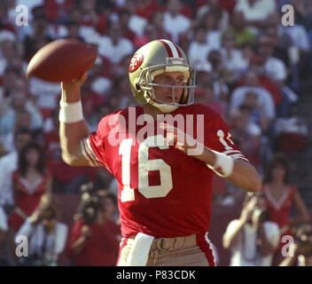 San Francisco, California, USA. 1st Jan, 1989. San Francisco 49ers vs  Minnesota Vikings at Candlestick Park Sunday, January 1, 1989. 49ers Beat  Vikings 34-19, Division Playoff. San Francisco quarterback Joe Montana  Credit: