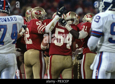 San Francisco, California, USA. 17th Dec, 1989. San Francisco 49ers vs Buffalo  Bills at Candlestick Park Sunday, December 17, 1989. 49ers beat Bills  21-10. 49er defensive back Chet Brooks (31) closes in