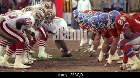 San Francisco, California, USA. 19th Aug, 1989. San Francisco 49ers vs Denver Broncos at Candlestick Park Sunday, August 19, 1989, Preseason Game. Teams line up. Credit: Al Golub/ZUMA Wire/Alamy Live News Stock Photo