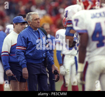 San Francisco, California, USA. 17th Dec, 1989. San Francisco 49ers vs Buffalo Bills at Candlestick Park Sunday, December 17, 1989. 49ers beat Bills 21-10. Bills Head Marv Levy. Credit: Al Golub/ZUMA Wire/Alamy Live News Stock Photo