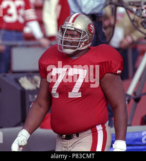 San Francisco, California, USA. 13th Sep, 1992. San Francisco 49ers vs.  Buffalo Bills at Candlestick Park Sunday, September 12, 1992. Bills beat  49ers 34-31. San Francisco 49ers quarterback Steve Young Credit: Al