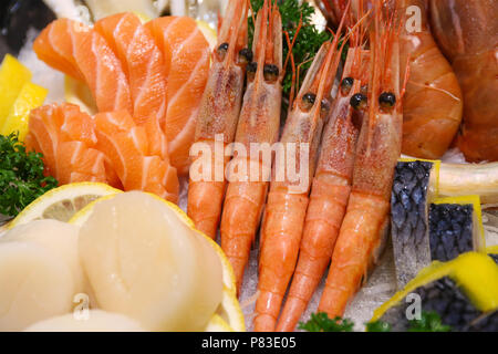 Guangzhou, Guangzhou, China. 9th July, 2018. Guangzhou, CHINA-Various seafood and sashimi can be seen at a hotpot restaurant in Guangzhou, south China's Guangdong Province. Credit: SIPA Asia/ZUMA Wire/Alamy Live News Stock Photo