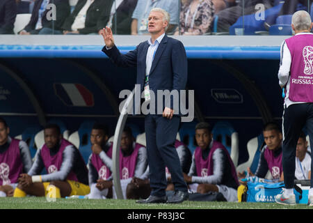 Didier DESCHAMPS (coach, FRA) gives instruction, instructions, full figure, Uruguay (URU) - France (FRA) 0: 2, quarterfinals, game 57, on 06.07.2018 in Nizhny Novgorod; Football World Cup 2018 in Russia from 14.06. - 15.07.2018. | usage worldwide Stock Photo