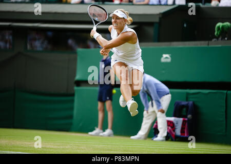 London, UK, 9th July 2018: Angelique Kerber of Germany makes her way into the QF at the Wimbledon Tennis Championships 2018 at the All England Lawn Tennis and Croquet Club in London. Credit: Frank Molter/Alamy Live news Stock Photo