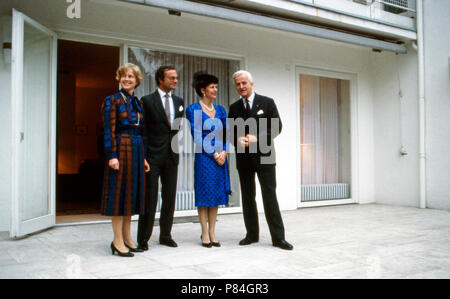 Das schwedische Königspaar in Deutschland: (v. l.) Marianne von Weizsäcker, König Carl XVI. Gustaf, Königin Silvia, Richard von Weizsäcker, Deutschland 1986. Swedish royals visiting Germany: (l to r) Marianne von Weizsaecker, King Carl XVI Gustaf, Queen Silvia, Richard von Weizsaecker, Germany 1989. Stock Photo