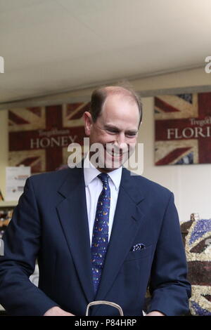 PRINCE EDWARD EARL OF WESSEX ATTENDING THE RHS CHELSEA FLOWER SHOW . Stock Photo