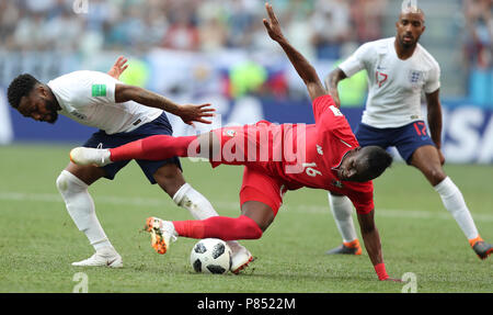 Danny Rose da Inglaterra disputa a bola com Phil Jones do Panama realizada neste domingo, 24, no Estádio Nizhny Novgorod, na Rússia, válida pela 2ª rodada do Grupo G da Copa do Mundo 2018. Stock Photo