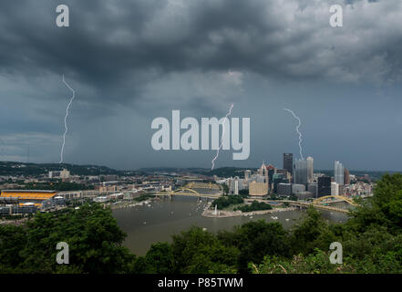Lightning storm over cityscape of Pittsburgh from Mt Washington overlook Stock Photo