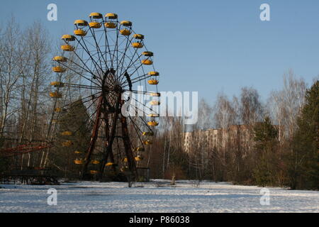 Ferris Wheel in the abandoned city of Pripyat - Inside the exclusion zone at Chernobyl Stock Photo