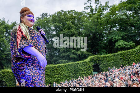 Hamburg, Germany. 09th July, 2018. The American singer-songwriter Beth Ditto standing onstage during the Stadtpark Open Air concert. Credit: Axel Heimken/dpa/Alamy Live News Stock Photo