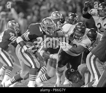 Walter payton Black and White Stock Photos & Images - Alamy