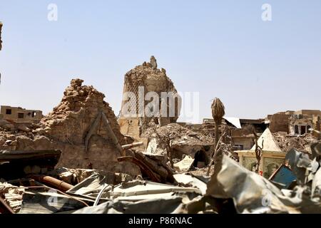 Mosul. 5th July, 2018. Photo taken on July 5, 2018 shows the destroyed leaning minaret of al-Nuri mosuqe in the old city of Mosul, Iraq. One year after the Iraqi forces liberated the city of Mosul from Islamic State (IS) militants, tens of thousands of displaced residents are still living in tents, suffering the scorching summer with a temperature of over 50 degrees Celsius. TO GO WITH Feature: One year on, tens of thousands of Iraqis remain displaced from homes in Mosul Credit: Khalil Dawood/Xinhua/Alamy Live News Stock Photo