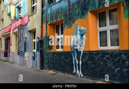 Duesseldorf, Germany. 09th July, 2018. Residential homes covered with 'street art style' paintings are on the Kiefernstrasse in the district of Flingern. The street became known in the 1980s through the squatting of the former factory houses of the former steelwork Kloeckner and was also associated with the RAF (Red Army Faction). Today's residents, who have different nationalities, have regular rental agreements with the city. · NO WIRE SERVICE · Credit: Horst Ossinger/dpa/Alamy Live News Stock Photo