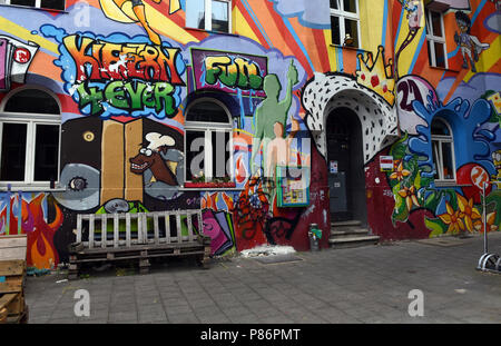 Duesseldorf, Germany. 09th July, 2018. The children's club covered with 'street art style' paintings is located on the Kiefernstrasse in the district of Flingern. The street became known in the 1980s through the squatting of the former factory houses of the former steelwork Kloeckner and was also associated with the RAF (Red Army Faction). Today's residents, who have different nationalities, have regular rental agreements with the city. · NO WIRE SERVICE · Credit: Horst Ossinger/dpa/Alamy Live News Stock Photo