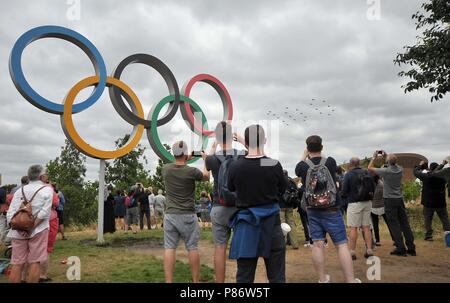 Stratford, London, UK. 10th July, 2018. RAF Typhoons make the 100 sign as they fly over the Olympic rings. Royal Air Force (RAF) 100 years celebration flypast. Queen Elizabeth Olympic Park. Stratford. London. UK. 10/07/2018. Credit: Sport In Pictures/Alamy Live News Stock Photo
