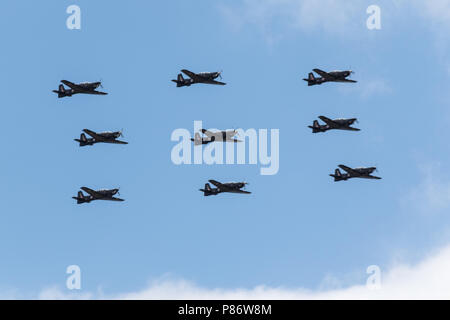 London, UK. 10th July, 2018. RAF Tucano T1 soar across the sky to celebrate the RAF100 centenary flypast in London. Credit: Gary Woods/Alamy Live News Stock Photo