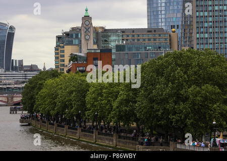 London, UK. 10th July 2018. Members of the public watch the Royal Air Force's 100th Anniversary Flypast from London's Southbank. Credit: James Hancock/Alamy Live News Stock Photo