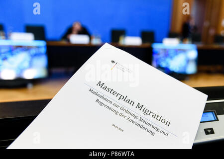 Berlin, Germany. 10th July, 2018. A Copy of the ''Masterplan Migration'' during the presentation of the ''Masterplan Migration - Measures to Organize, Control and Limit Immigration.'' The plan includes stopping and rejecting migrants who are already registered in other EU countries at the German border. Credit: Markus Heine/SOPA Images/ZUMA Wire/Alamy Live News Stock Photo