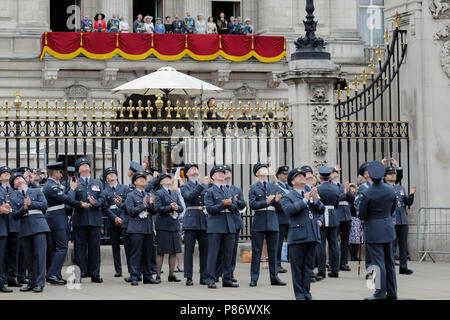 London, UK. 10th July 2018. Members of the British Royal Family watching the flypast from Buckingham Palace Balcony to commemorate 100 years of the RAF Credit: amanda rose/Alamy Live News Stock Photo