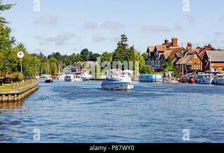 On the River Bure on the Norfolk Broads at Horning, Norfolk, England, United Kingdom, Europe. Stock Photo