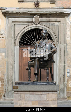 Giacomo Antonio Domenico Michele Secondo Maria Puccini, bronze statue in the Piazza Cittadella outside his birthplace Casa Natale, now the Puccini Mus Stock Photo