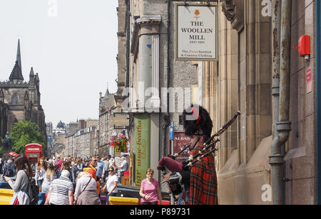 scottish bagpipe player festival scottish bagpipe player festival