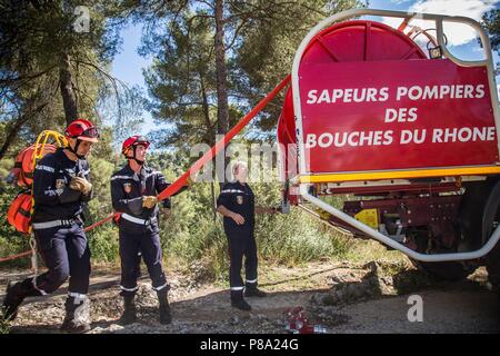 FIREFIGHTERS, HELICOPTER-BORNE FOREST FIRE DETACHMENT Stock Photo