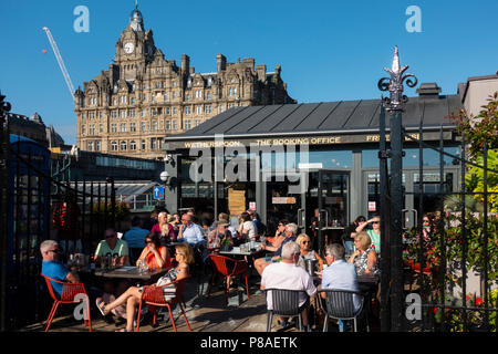 Busy Wetherspoon pub, The Booking Office, outdoor bar in summer at Waverley railway Station  in Edinburgh, Scotland UK Stock Photo