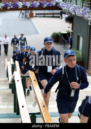 Ball boys and girls around the grounds at the start of day eight of the Wimbledon Championships at the All England Lawn Tennis and Croquet Club, Wimbledon. PRESS ASSOCIATION Photo. Picture date: Tuesday July 10, 2018. See PA story TENNIS Wimbledon. Photo credit should read: Nigel French/PA Wire. RESTRICTIONS: Editorial use only. No commercial use without prior written consent of the AELTC. Still image use only - no moving images to emulate broadcast. No superimposing or removal of sponsor/ad logos. Call +44 (0)1158 447447 for further information. Stock Photo