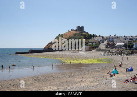 A view of the ruins of Criccieth Castle and beach at Criccieth on the lleyn peninsula in North Wales Stock Photo