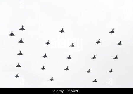 22 RAF Typhoons form the number 100 as they fly in formation over central London to mark the centenary of the Royal Air Force. Stock Photo