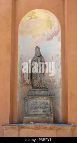 Religious statue in alcove, Prague, Czech Republic Stock Photo