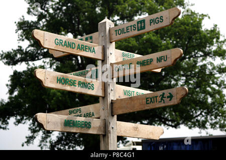 Showground Direction Sign Wooden direction post with arms pointing in different directions Stock ...