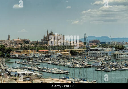 The Cathedral of Palma de Mallorca dominates the city, seen from the marina area, Stock Photo