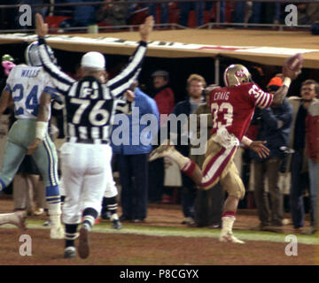 San Francisco, California, USA. 19th Dec, 1983. San Francisco 49ers vs.  Dallas Cowboys at Candlestick Park Monday, December 19, 1983. 49ers beat  the Cowboys 42-17. San Francisco 49ers Defensive Back Ronnie Lott (