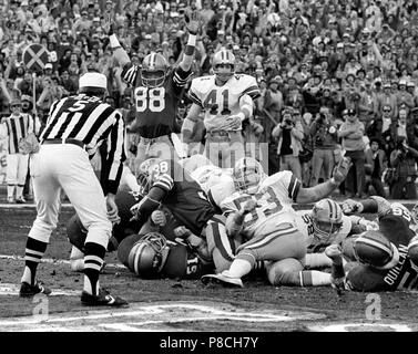 San Francisco, California, USA. 10th Jan, 1982. San Francisco 49ers  vs.Dallas Cowboys at Candlestick Park Sunday, January 10. 1982. 49ers beat  Cowboys 28-27 for Conference Championship. San Francisco Running Back  Johnny Davis (