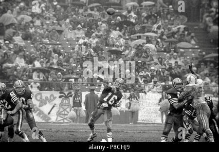 San Francisco, California, USA. 8th Nov, 1981. San Francisco 49ers vs.  Atlanta Falcons at Candlestick Park Sunday, November 8. 1981. 49ers beat  Falcons 17-14. San Francisco 49er Quarterback Joe Montana (16) talks