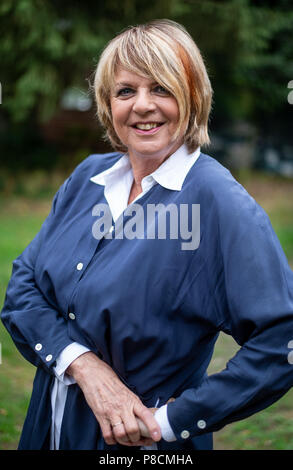 Buechten, Germany. 25th June, 2018. The presenter Alida Gundlach stands in her garden. Gundlach celebrates her 75th birthday on 17 July. Credit: Philipp Schulze/dpa/Alamy Live News Stock Photo