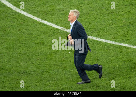 St. Petersburg, Russland. 11th July, 2018. Didier DESCHAMPS (coach, FRA) runs over the pitch and is happy about the victory, jubilation, cheering, cheering, joy, cheers, celebrate, final jubilation, full figure, running, running, France (FRA) - Belgium (BEL) 1 : 0, semi-final, match 61, on 10.07.2018 in St.Petersburg; Football World Cup 2018 in Russia from 14.06. - 15.07.2018. © | usage worldwide Credit: dpa/Alamy Live News Stock Photo